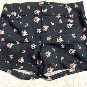 Torrid Shorts size 16 w/ belt